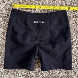 Women's AURORA Scrunch Butt Black Biker Shorts size small/medium
